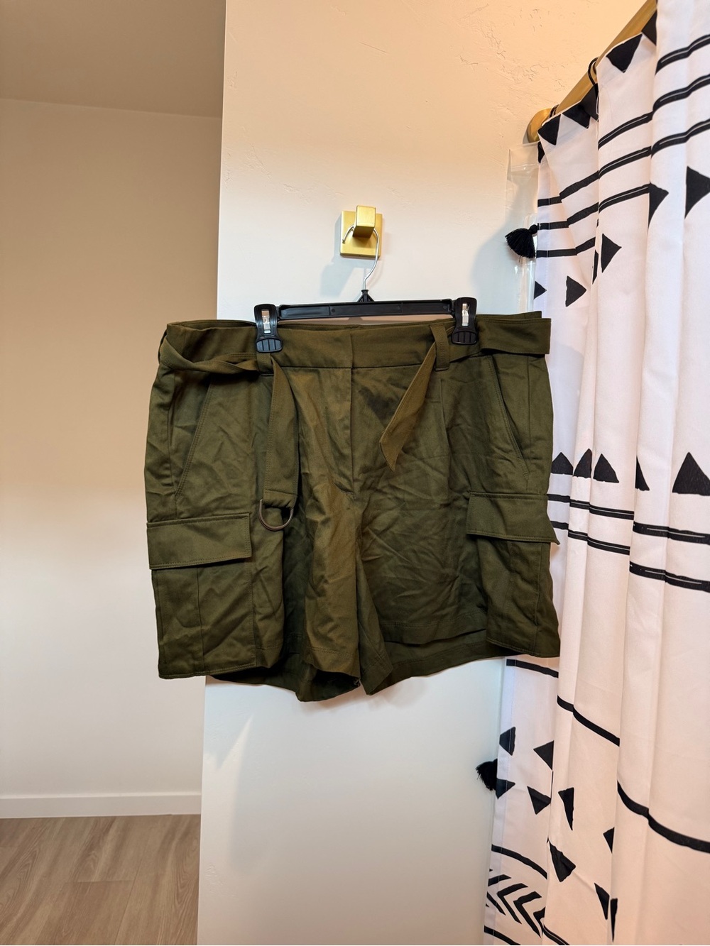 Old Navy Extra High Rise Cargo Women’s Shorts